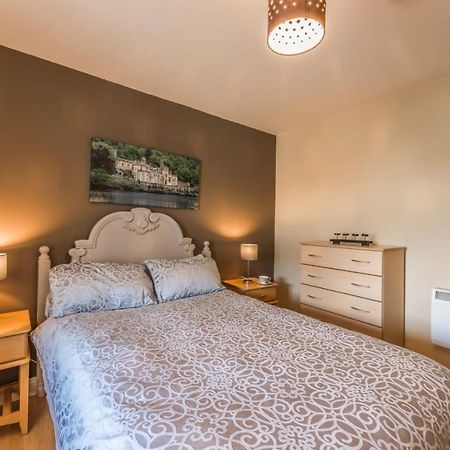 Walshs Apartment 4 Уестпорт Екстериор снимка