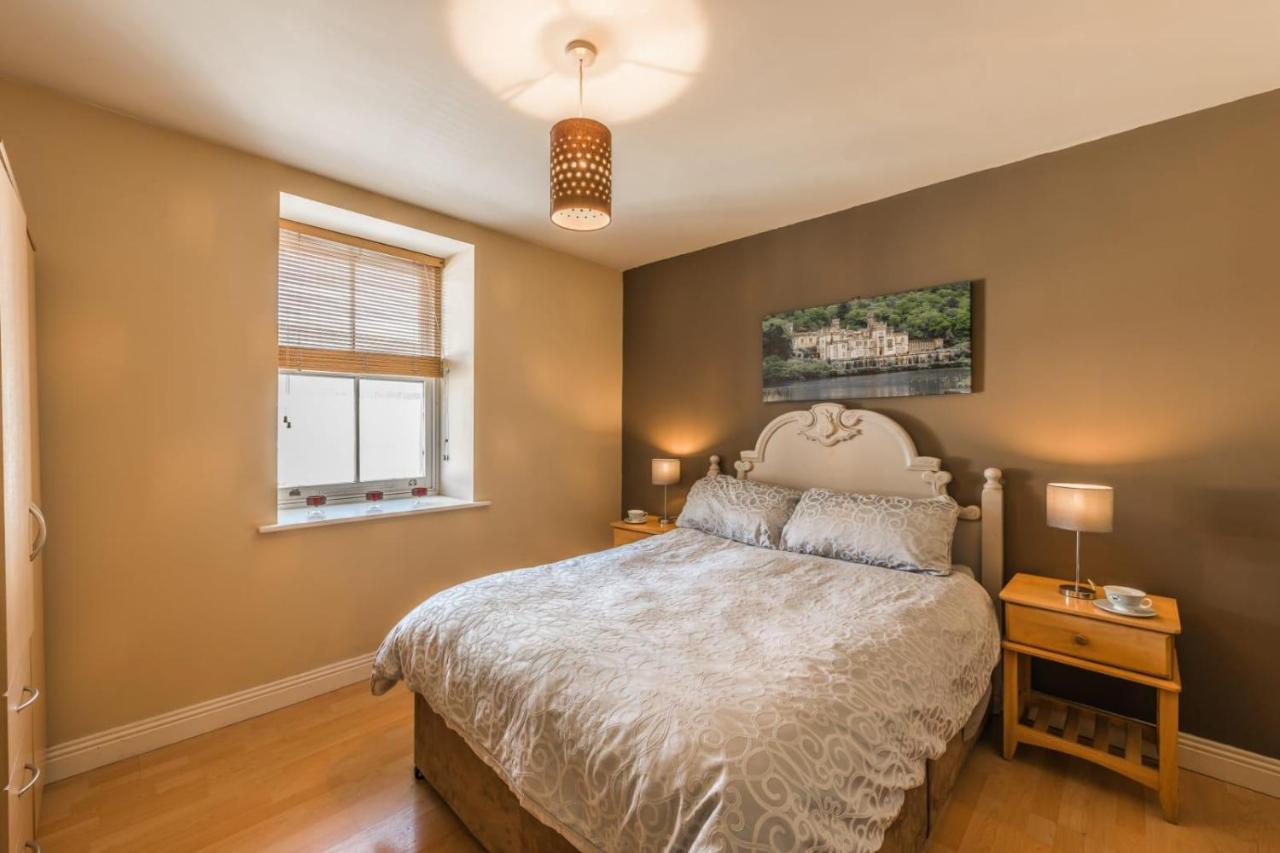 Walshs Apartment 4 Уестпорт Екстериор снимка