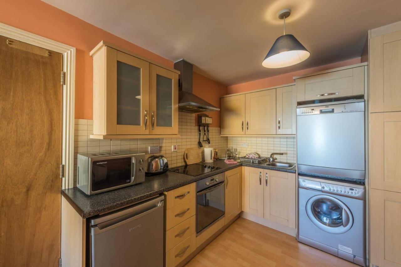 Walshs Apartment 4 Уестпорт Екстериор снимка